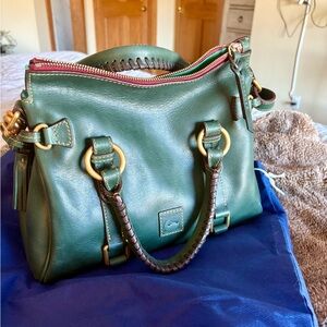 NWOT- Dooney & Bourke Florentine Medium Satchel in Green Ivy